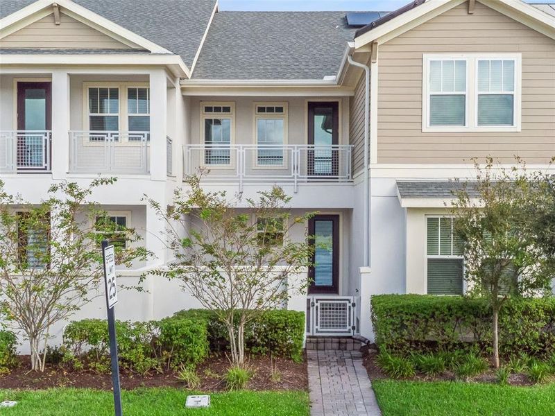 Exterior details and patio area of a home in , Orlando (Image 1).
