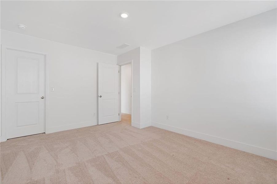 Spacious, unfurnished interior of a new home in , Dallas (Image 51).