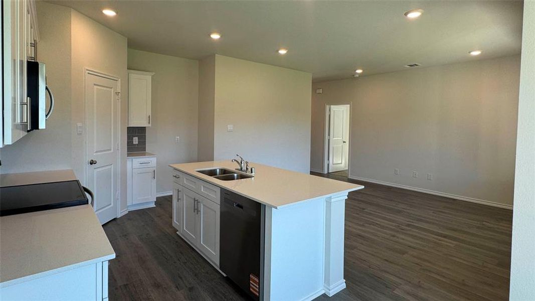 Furnished interior view inside a new home in Blaire Lake, Tyler (Image 5).