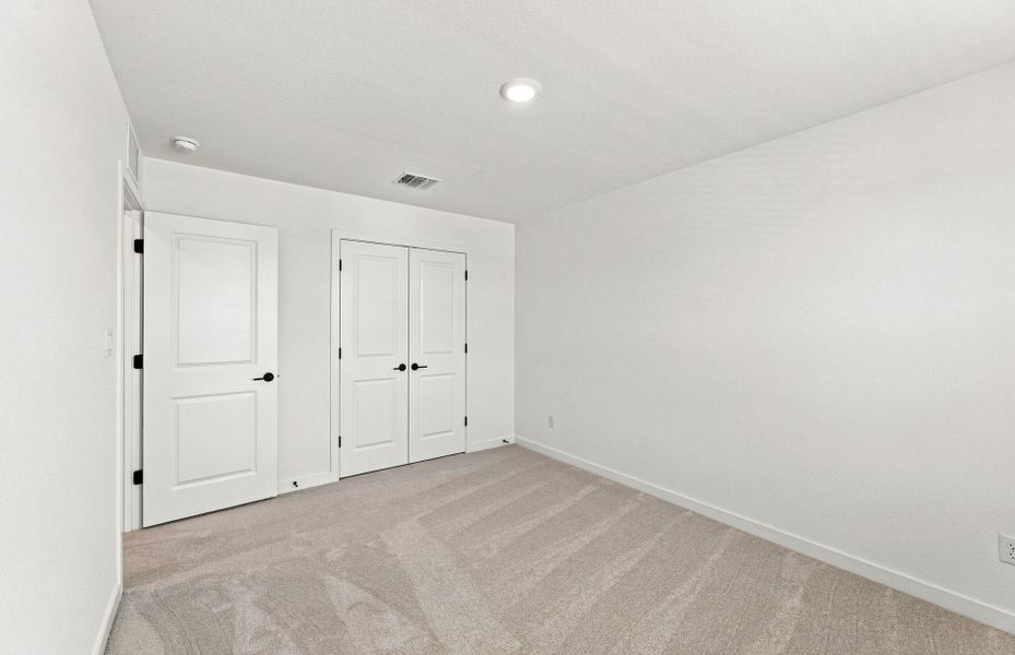 Spacious, unfurnished interior of a new home in Santa Rita Ranch, Liberty Hill (Image 32).
