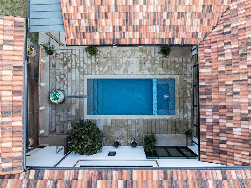 Exterior details and patio area of a home in , Dallas (Image 27).