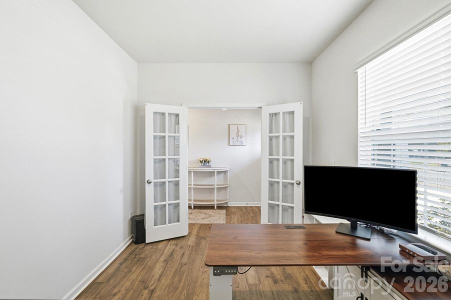 A flexible space ideal for working, studying, or pursuing your favorite hobbies. A flexible space ideal for working, studying, or pursuing your favorite hobbies.