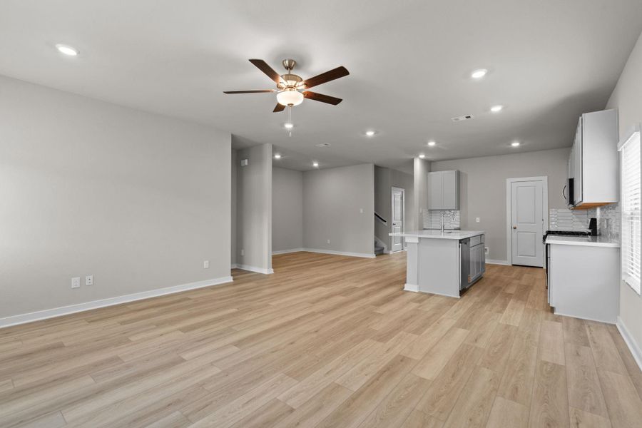 Spacious, unfurnished interior of a new home in Laurel Landing, Alvin (Image 24). Spacious, unfurnished interior of a new home in Laurel Landing, Alvin (Image 24).