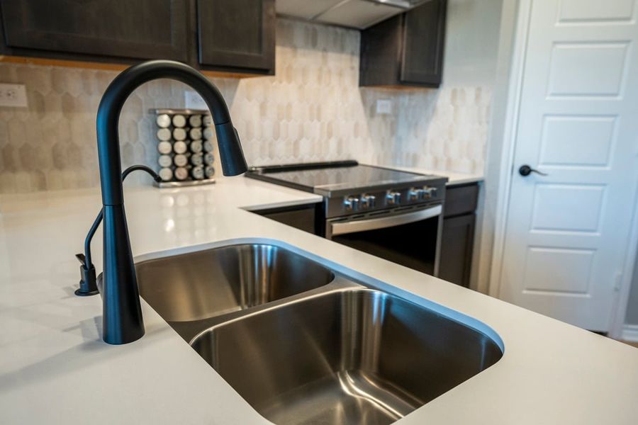 Double-basin kitchen sink Double-basin kitchen sink