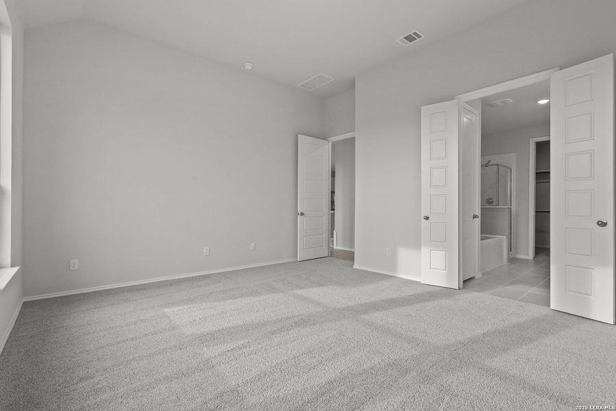 Spacious, unfurnished interior of a new home in Sunflower Ridge, New Braunfels (Image 27).