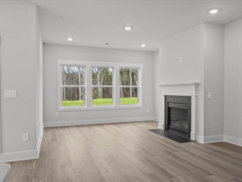 Spacious, unfurnished interior of a new home in Wexford Park, Fountain Inn (Image 13).