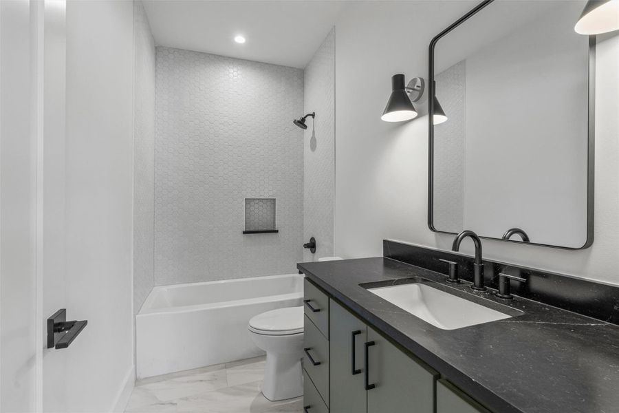 2nd Floor Full Bathroom