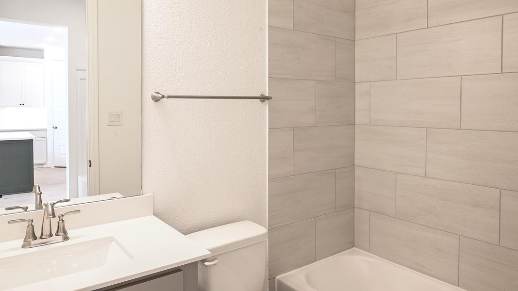 Furnished interior view inside a new home in 6 Creeks 50', Kyle (Image 11).