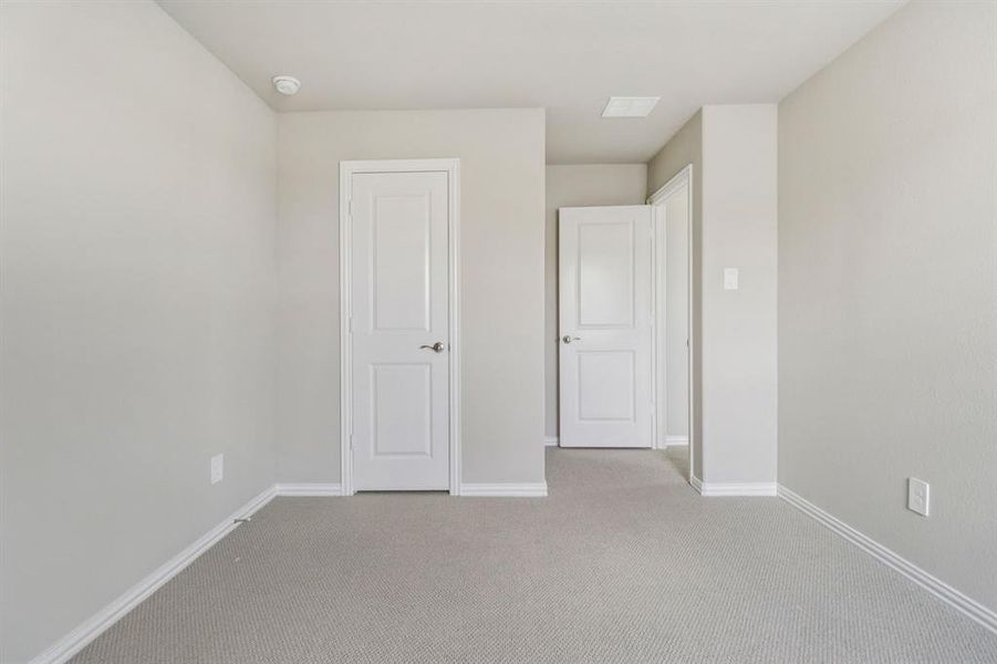 Spacious, unfurnished interior of a new home in Westmoor, Sherman (Image 29).
