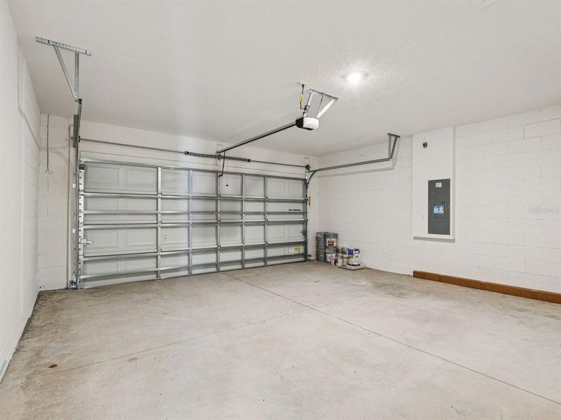 Spacious, unfurnished interior of a new home in The Reserve at Van Oaks, Auburndale (Image 25). Spacious, unfurnished interior of a new home in The Reserve at Van Oaks, Auburndale (Image 25).