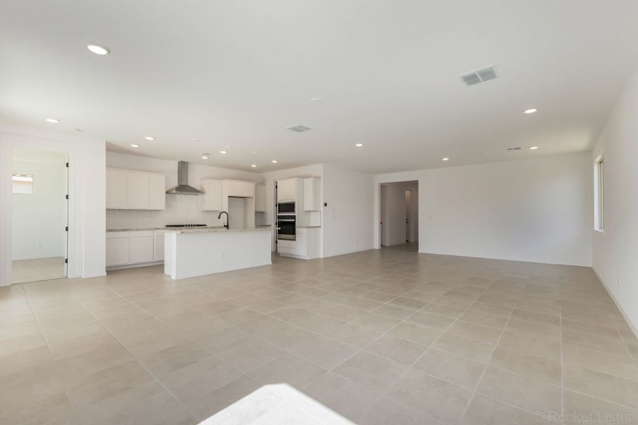 Spacious, unfurnished interior of a new home in Tyler Ranch, Buckeye (Image 7). Spacious, unfurnished interior of a new home in Tyler Ranch, Buckeye (Image 7).