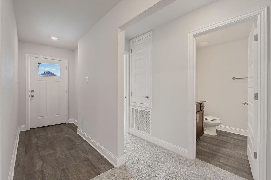 Spacious, unfurnished interior of a new home in Grand Oaks Reserve, Cleveland (Image 13).