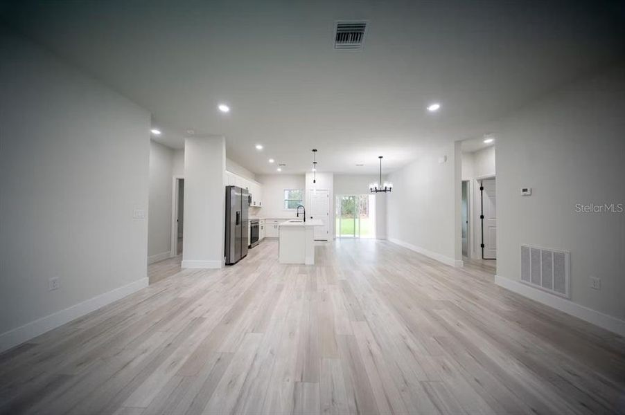 Spacious, unfurnished interior of a new home in , Citrus Springs (Image 29).