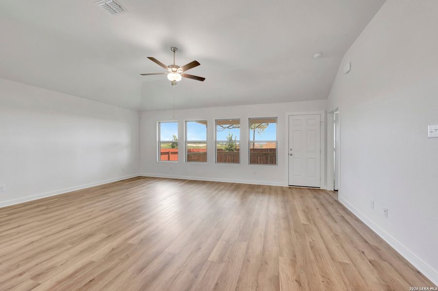 Spacious, unfurnished interior of a new home in Legacy Hills, San Antonio (Image 18).