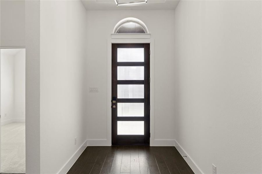 03. 2412 Belmont - Entry 03. 2412 Belmont - Entry