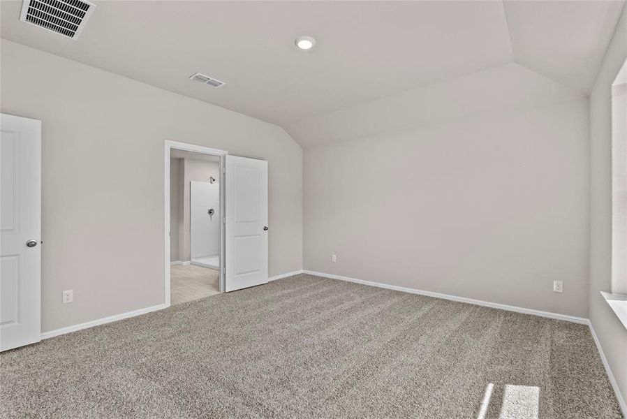 Spacious, unfurnished interior of a new home in Meadowbrook Estates, Cleburne (Image 28).