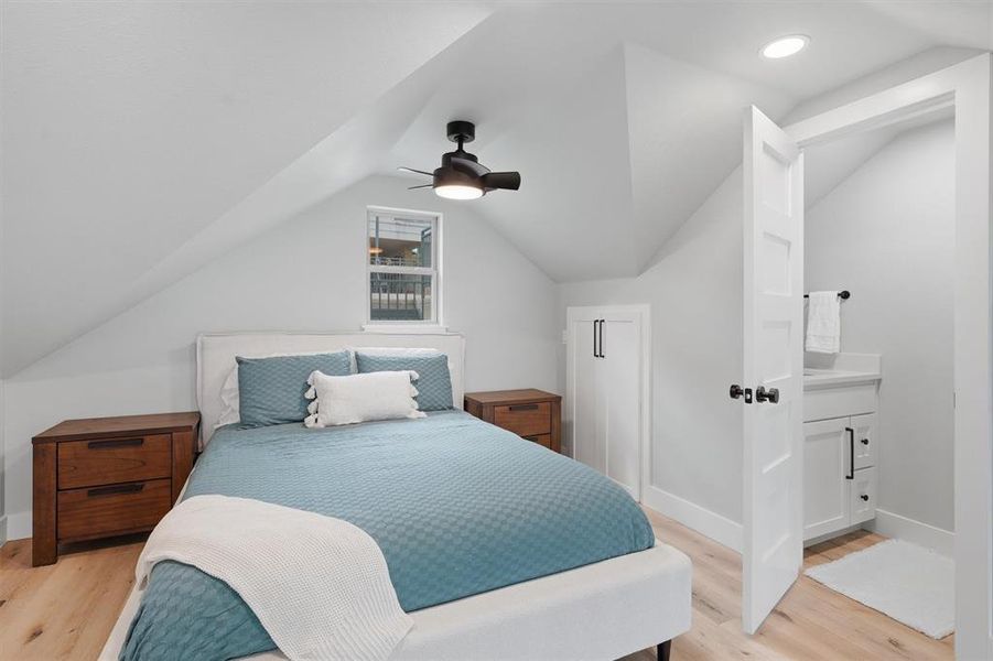 Furnished interior view inside a new home in , Strawn (Image 11).