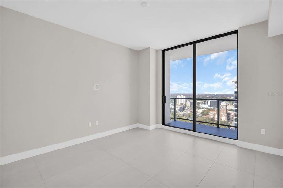 Spacious, unfurnished interior of a new home in , St. Petersburg (Image 24).