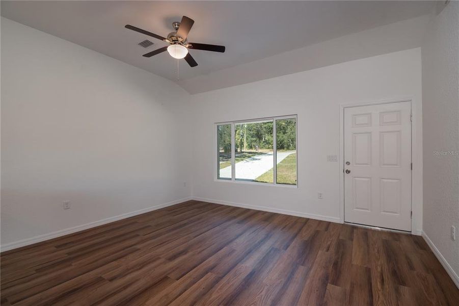 Spacious, unfurnished interior of a new home in , Ocklawaha (Image 7).