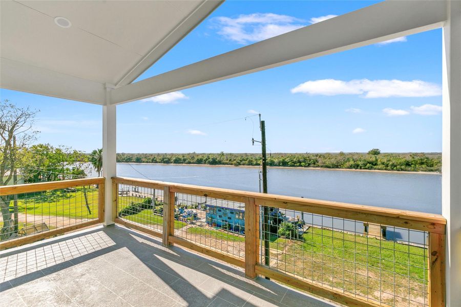 Exterior details and patio area of a home in , Matagorda (Image 18).