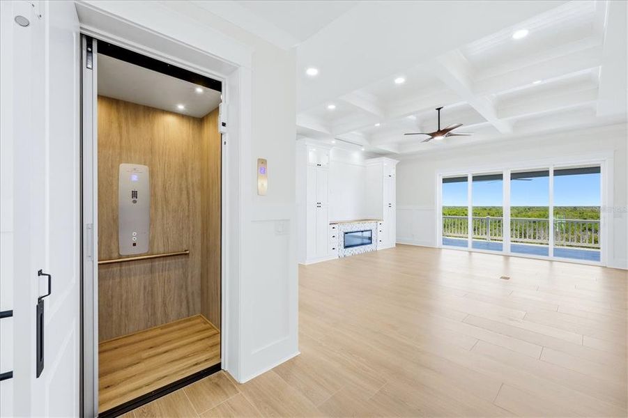 Spacious, unfurnished interior of a new home in , Placida (Image 24).