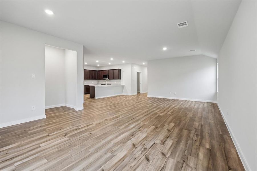 Spacious, unfurnished interior of a new home in Middlefield Village, Dallas (Image 18).