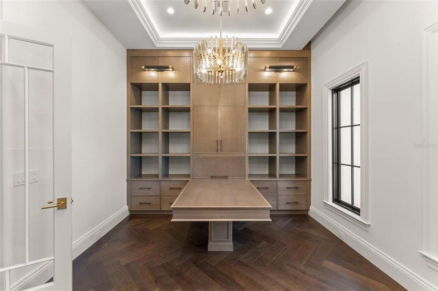 Furnished interior view inside a new home in , Windermere (Image 37).
