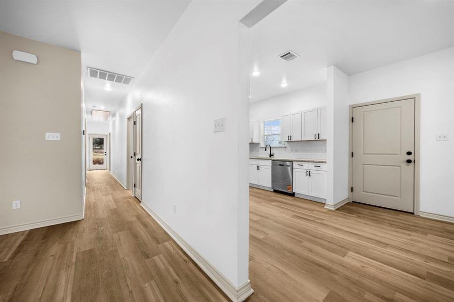 Spacious, unfurnished interior of a new home in , Moody (Image 15).