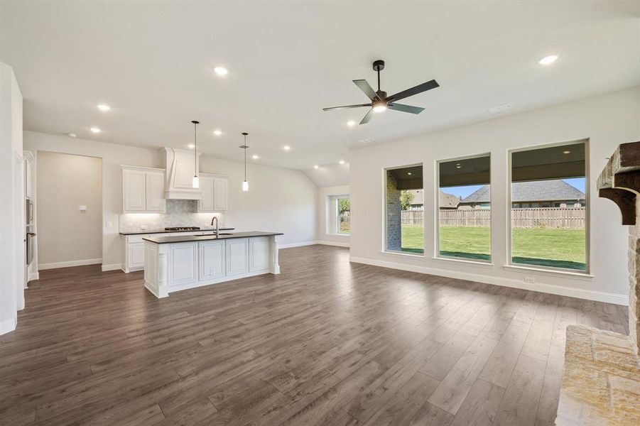 Spacious, unfurnished interior of a new home in Abe's Landing, Granbury (Image 18). Spacious, unfurnished interior of a new home in Abe's Landing, Granbury (Image 18).