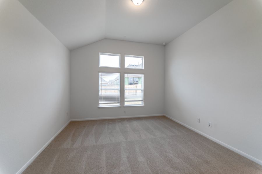 Spacious, unfurnished interior of a new home in Sunfield, Buda (Image 12).