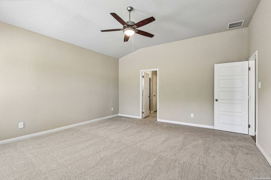 Spacious, unfurnished interior of a new home in Royal Crest, San Antonio (Image 31).