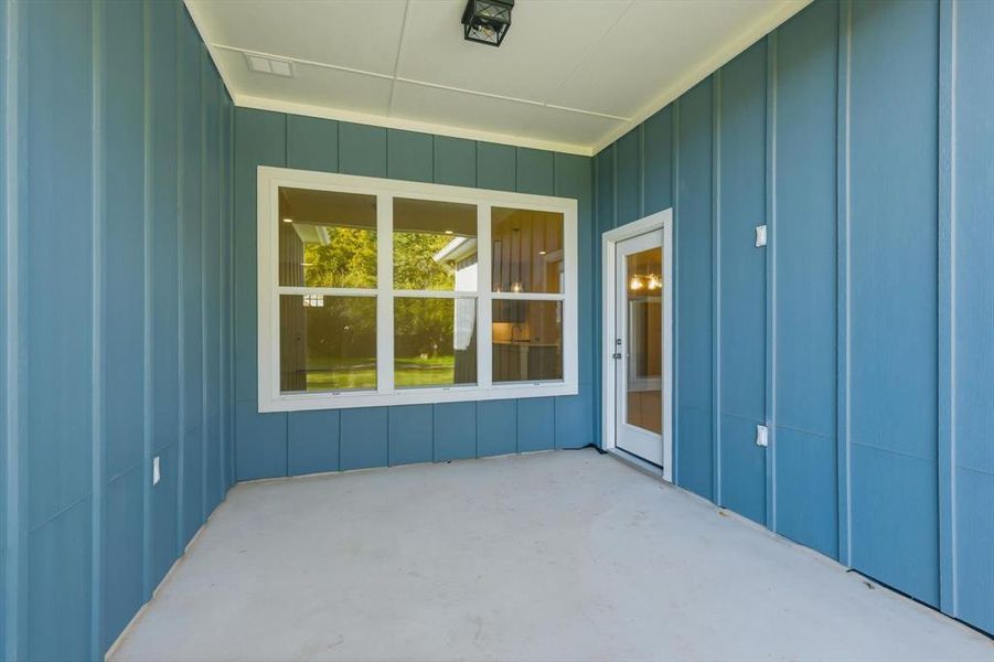 Exterior details and patio area of a home in , Boyd (Image 4).