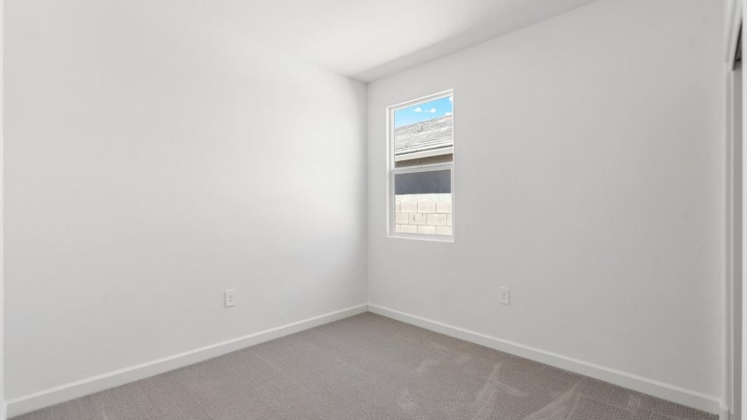 Spacious, unfurnished interior of a new home in Entrada Del Oro, Gold Canyon (Image 22).