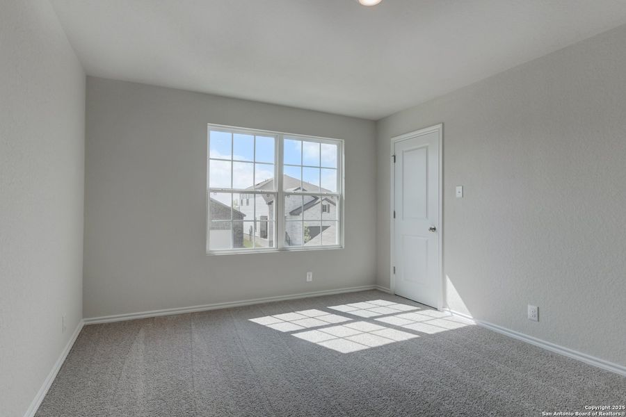 Spacious, unfurnished interior of a new home in Meadows at Hennersby Hollow 40's, San Antonio (Image 23). Spacious, unfurnished interior of a new home in Meadows at Hennersby Hollow 40's, San Antonio (Image 23).