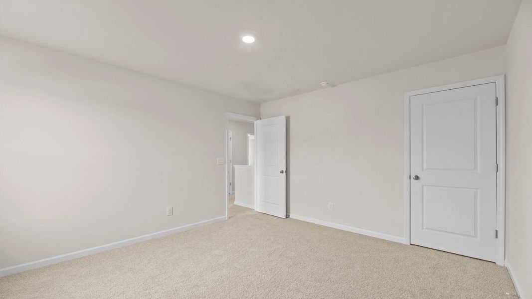 Spacious, unfurnished interior of a new home in West New Bern, New Bern (Image 16).