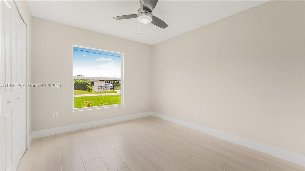 Spacious, unfurnished interior of a new home in , Lehigh Acres (Image 10).