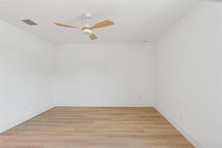 Master bedroom Master bedroom