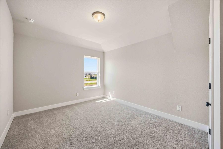 Spacious, unfurnished interior of a new home in Valencia, Manvel (Image 36).