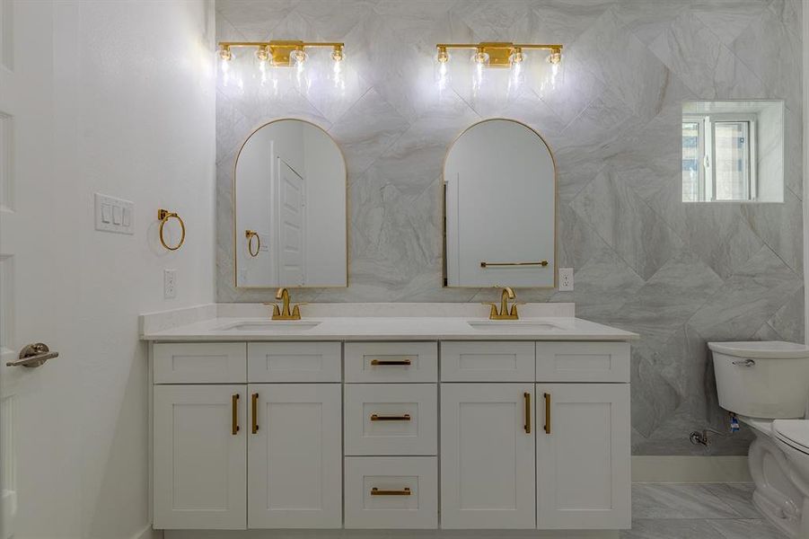 Furnished interior view inside a new home in , Dallas (Image 9).