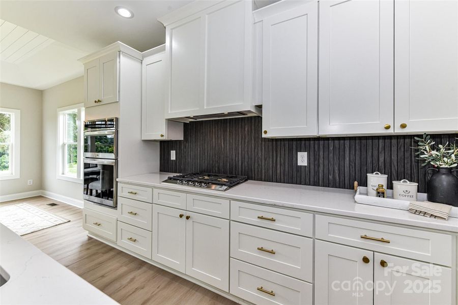 Gas cook top with vented hood! Gas cook top with vented hood!