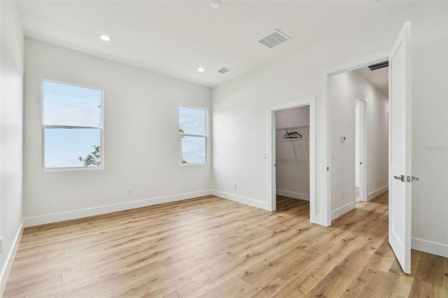 Spacious, unfurnished interior of a new home in , St. Petersburg (Image 28). Spacious, unfurnished interior of a new home in , St. Petersburg (Image 28).