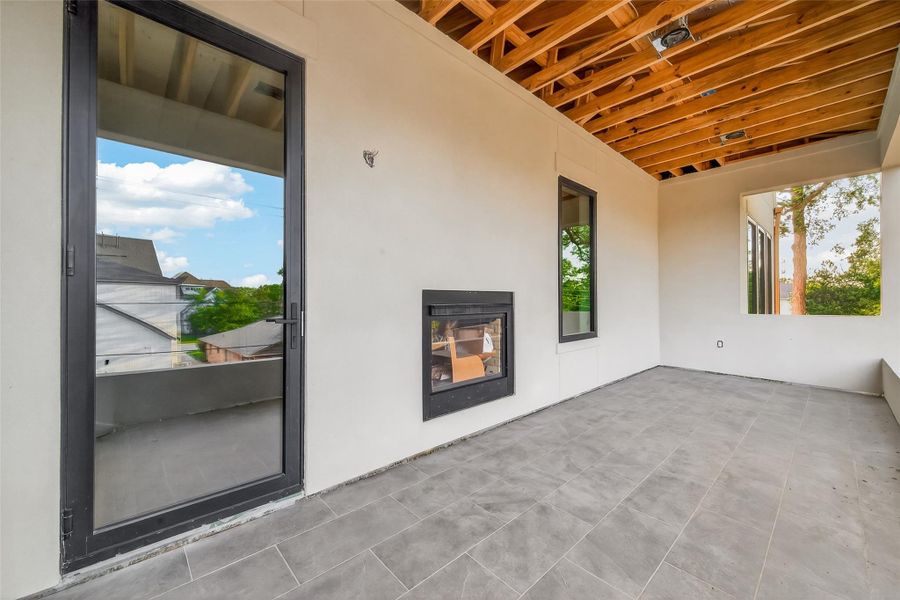 Primary tranquil balcony