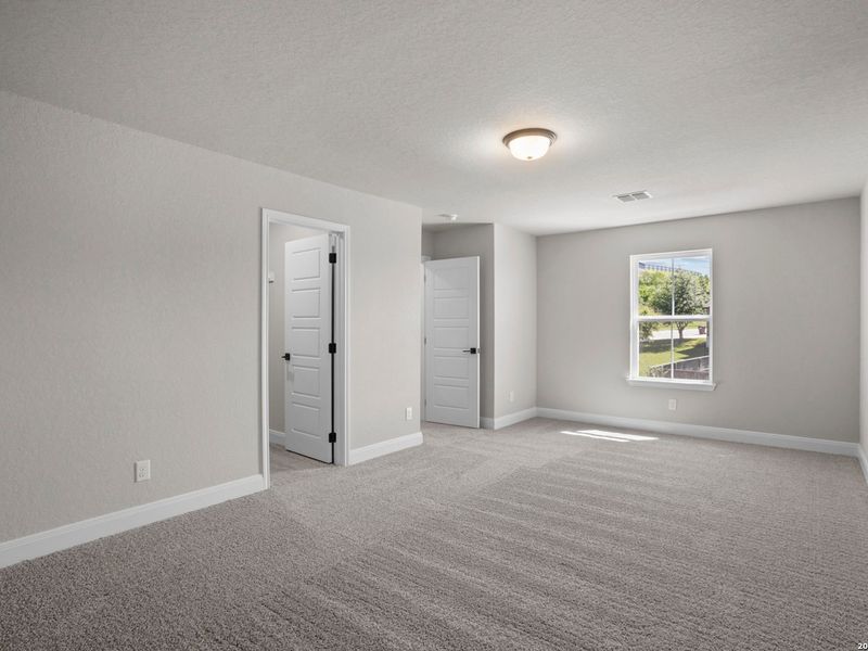 Spacious, unfurnished interior of a new home in Ladera, San Antonio (Image 39).