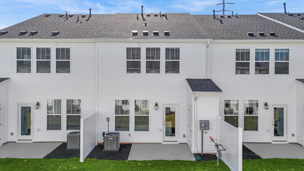 Exclusive townhome in Hickory Heights with elegant design and high standards Exclusive townhome in Hickory Heights with elegant design and high standards