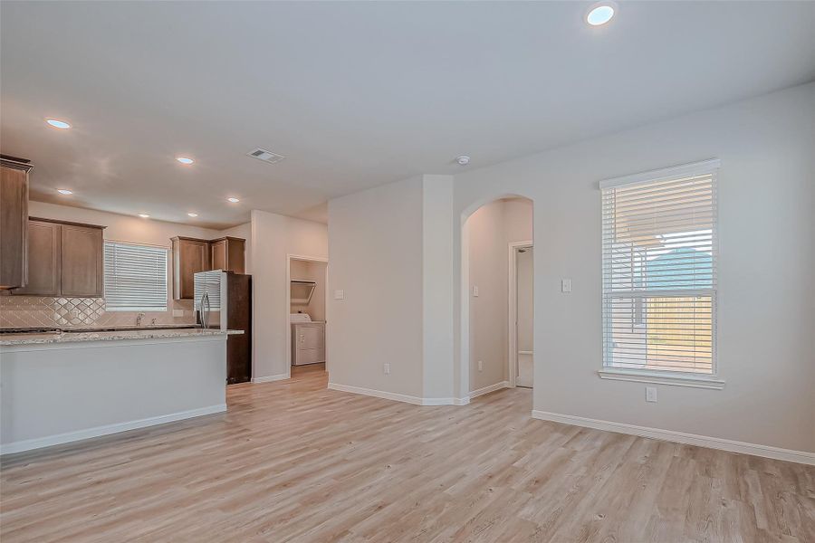 Spacious, unfurnished interior of a new home in Sunterra, Katy (Image 18). Spacious, unfurnished interior of a new home in Sunterra, Katy (Image 18).