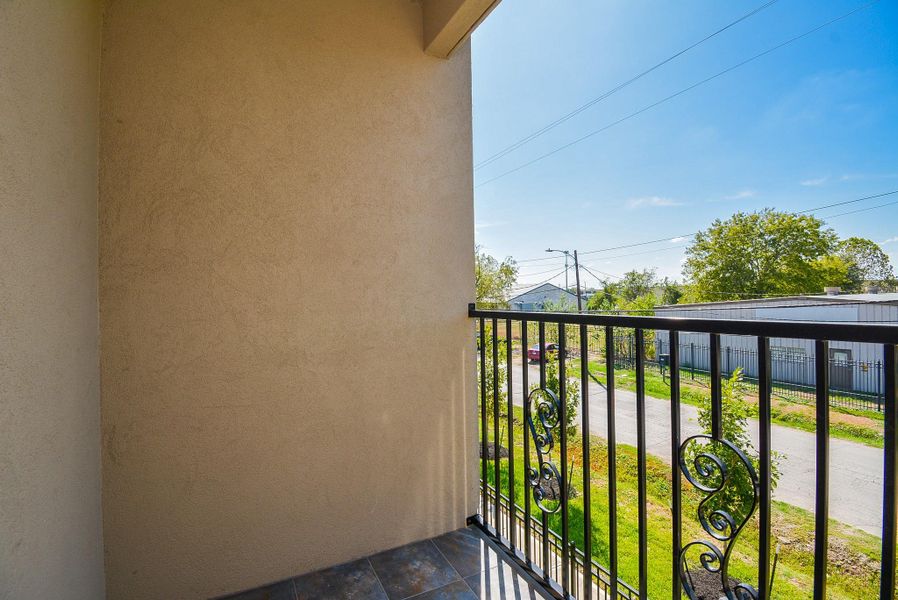 Spacious, unfurnished interior of a new home in , Houston (Image 22).