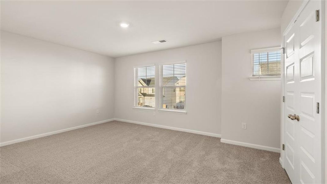 Spacious, unfurnished interior of a new home in Water Oak Estates, Lawrenceville (Image 20).