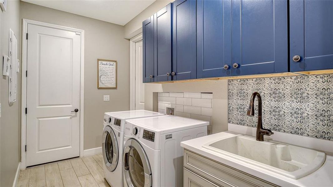 Furnished interior view inside a new home in , Sarasota (Image 35).
