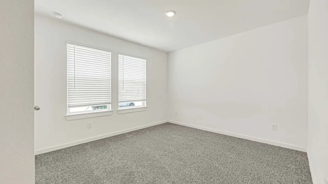 Spacious, unfurnished interior of a new home in Holly Ridge, Rosenberg (Image 14).