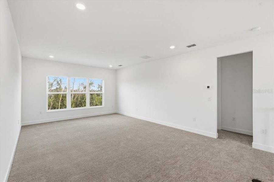Spacious, unfurnished interior of a new home in Marisol Pointe at MiraBay, Apollo Beach (Image 7).